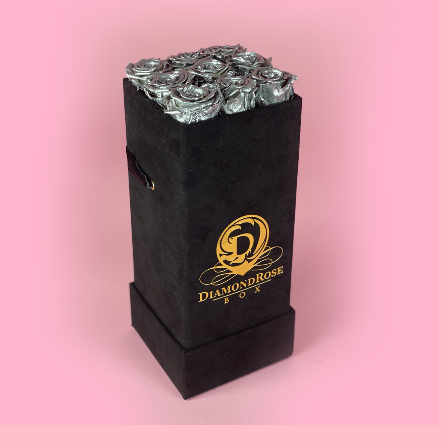 The Nine Carat Roses In a Velvet Box - Image 10