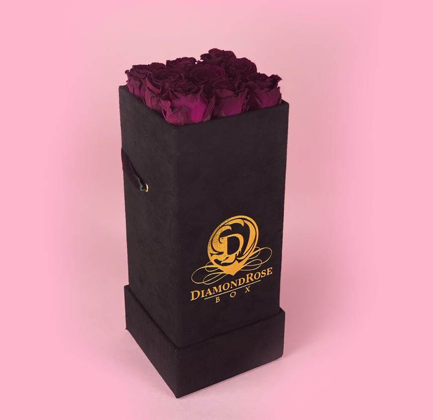 The Nine Carat Roses In a Velvet Box - Image 12