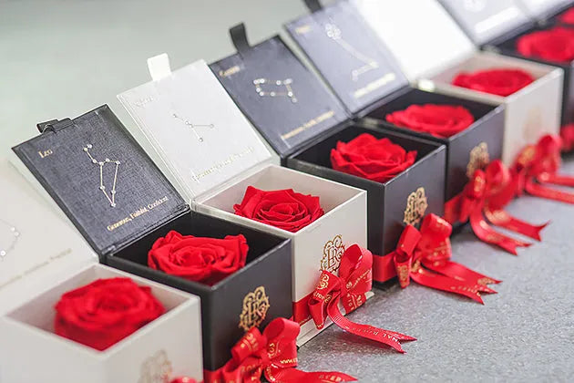 Eternal Rose LEO Gift Box, Astor Collection - Image 2