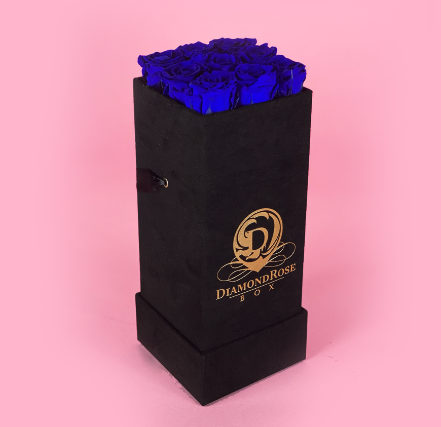 The Nine Carat Roses In a Velvet Box - Image 3