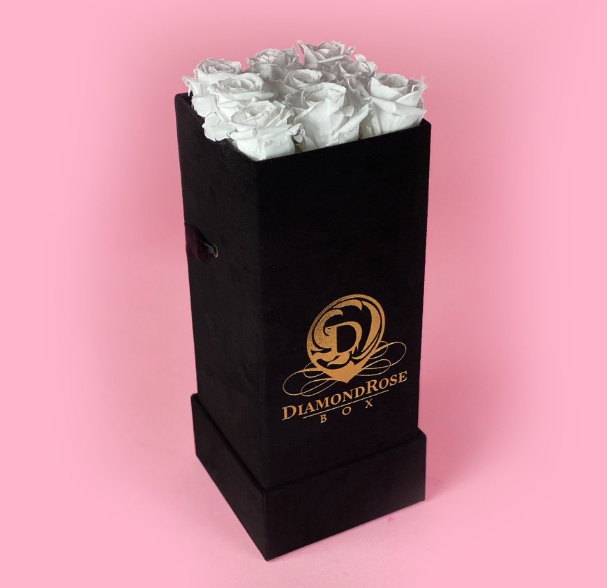 The Nine Carat Roses In a Velvet Box - Image 16