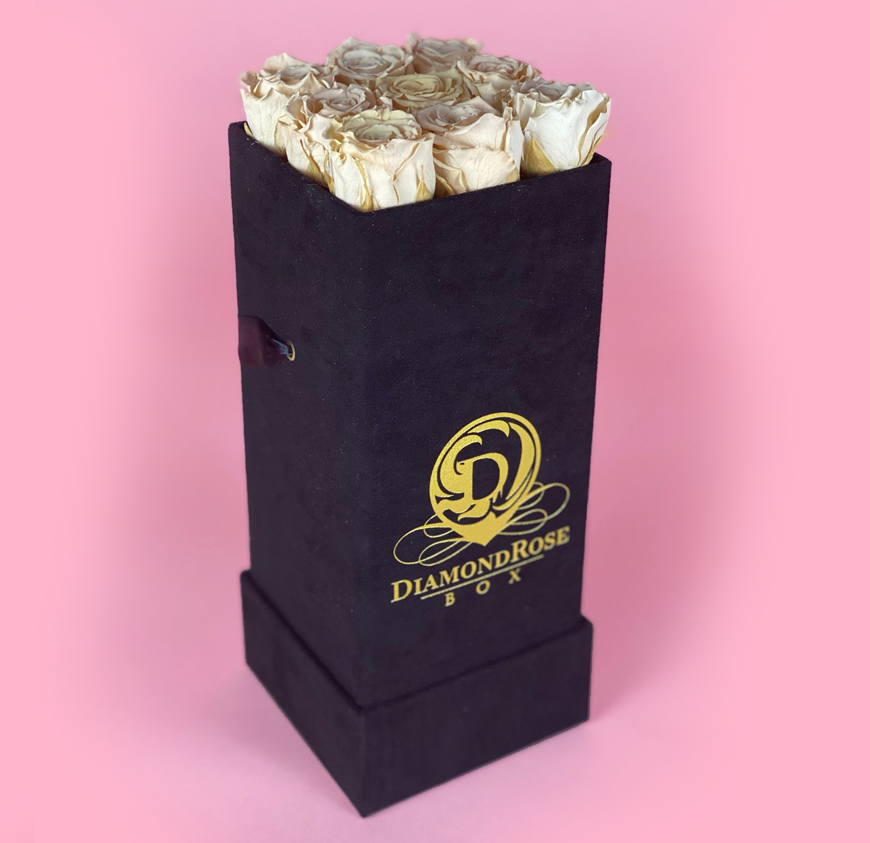 The Nine Carat Roses In a Velvet Box - Image 7