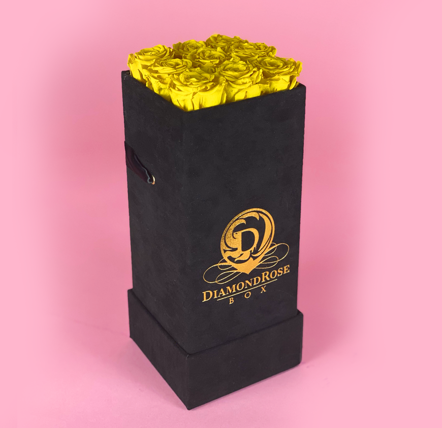 The Nine Carat Roses In a Velvet Box - Image 17