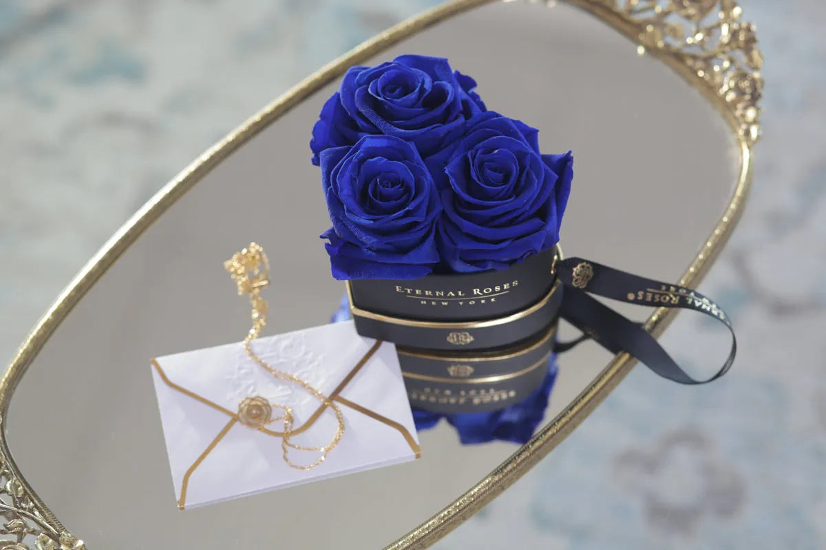 Mini Chelsea Gift Box | Heart Shaped - Image 7